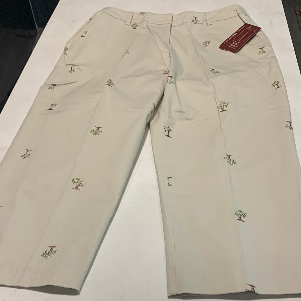 JM Collection Women’s Capris Pants NEW size 12 Embroidered palm tree design